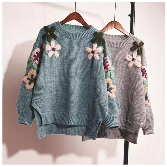 SALE! ⬇️$48 Grey Floral Appliqué Oversize Sweater - Picture 2 of 8